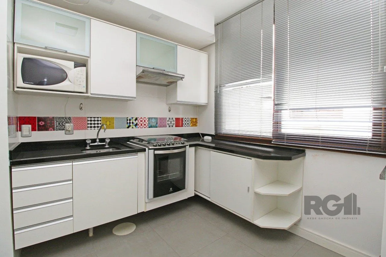 Imagem Apartamento de 2 dormitórios e 1 vaga de garagem no bairro Santana em PoA