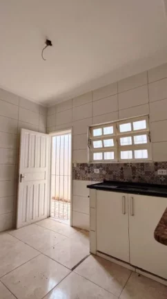 Imagem Conheça nossa casa geminada com 2 dormitórios, sendo 1 suíte, sala,cozinha e área de serviço. Perfeita para quem busca conforto e praticidade. Á venda Imobiliaria Consulte Imoveis.