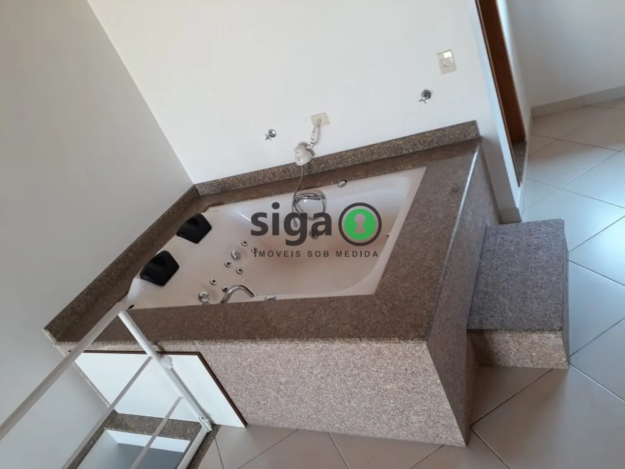 Imagem Sofisticação e Exclusividade em Casa Triplex no Bosque da Saúde