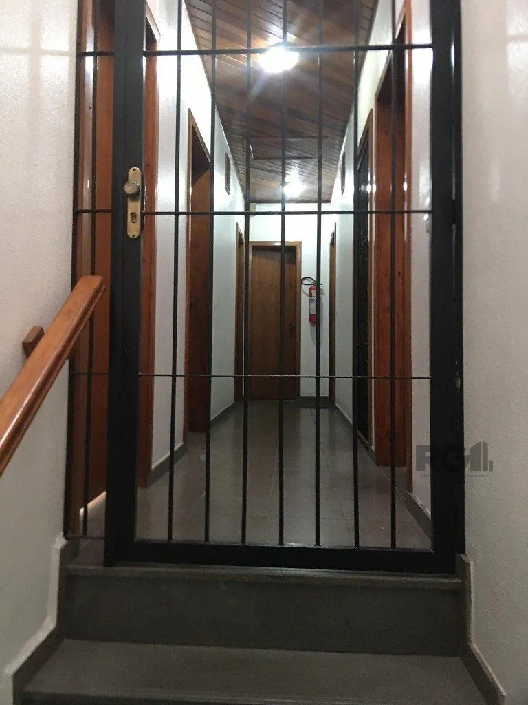 Imagem Prédio comercial com 02 lojas e 06 salas no bairro Jardim Itu, Porto Alegre/RS