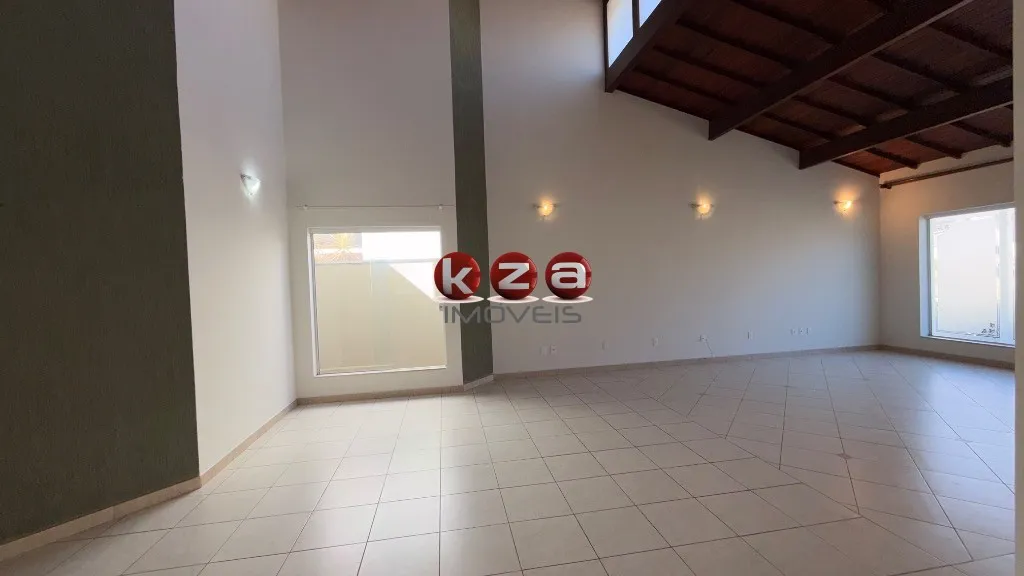 Imagem Casa térrea em Condomínio Residencial Maria Regina, Valinhos-SP: 3 quartos, 1 suite, 2 salas, 3 banheiros, 2 vagas, 222m².