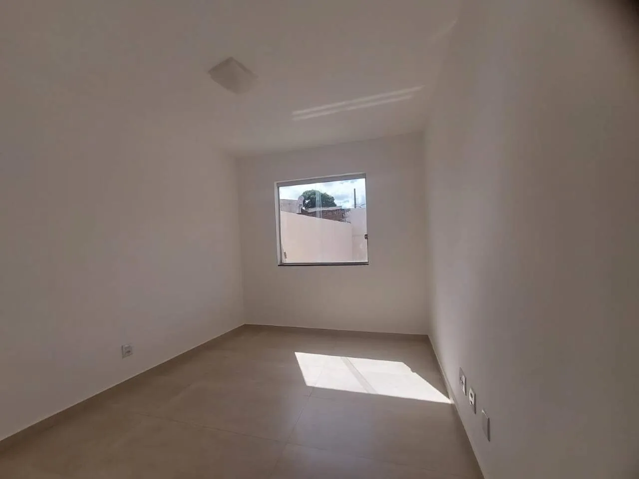 Imagem 2 QUARTOS+2 SUÍTES+VARANDA+ VAGA DE GARAGEM
