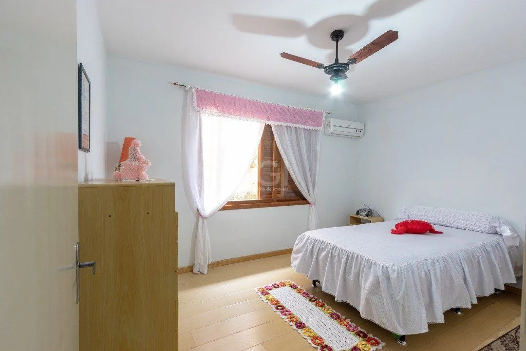 Imagem Casa para Venda - 160m², 3 dormitórios, sendo 2 suites, 3 vagas - Cristal