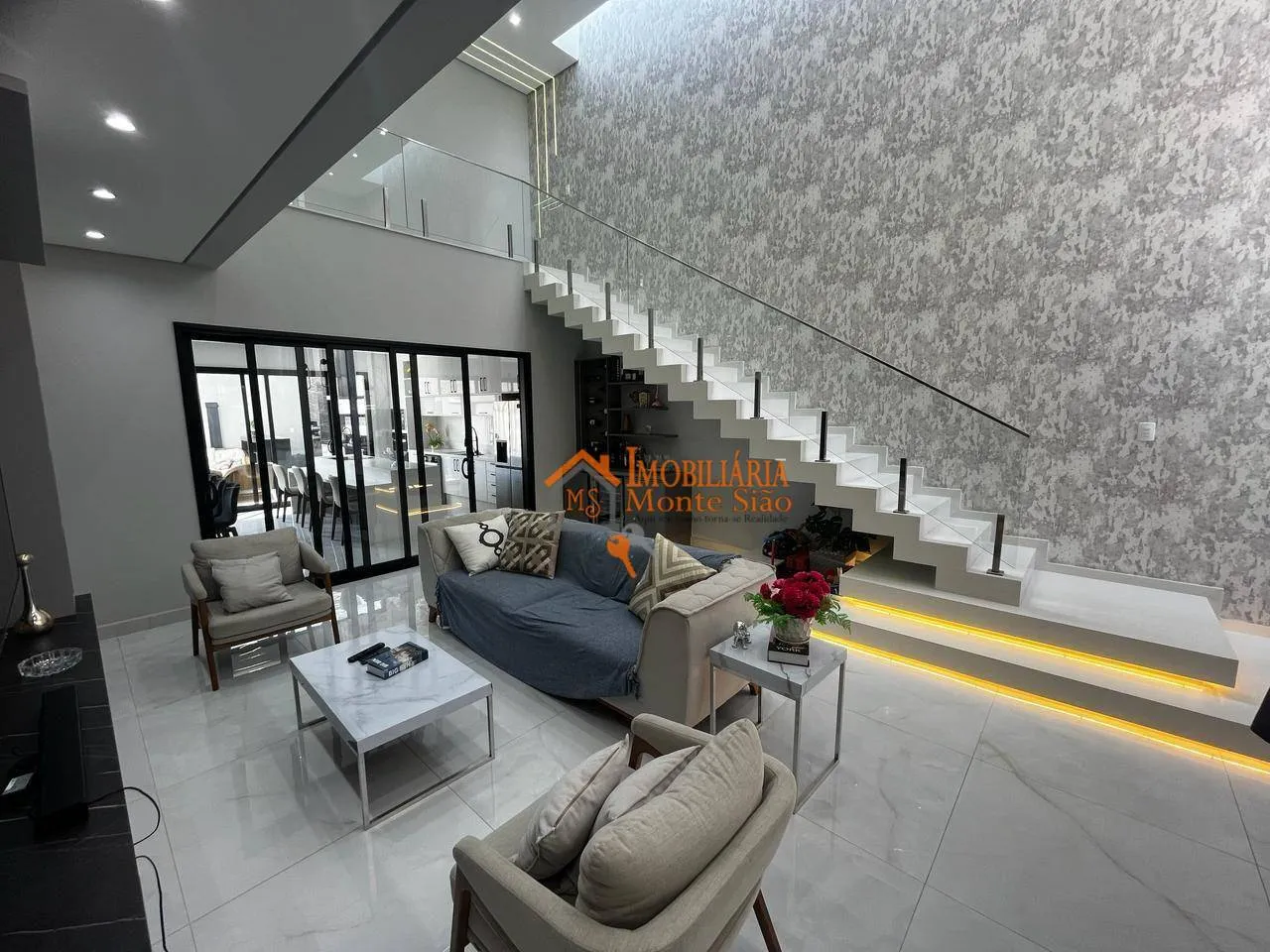 Imagem Sobrado com 4 dormitórios à venda, 210 m² por R$ 3.500.000,00 - Parque Renato Maia - Guarulhos/SP