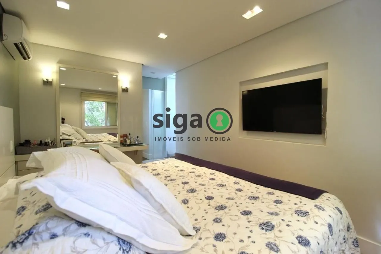 Imagem Apartamento sofisticado em Moema com reforma impecável e 2 vagas fixas.