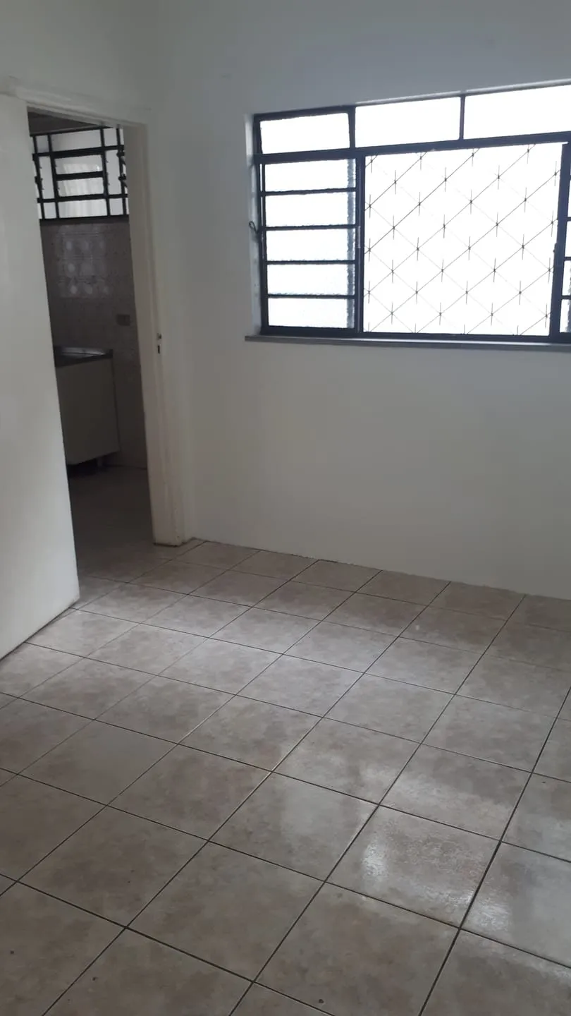 Imagem Casa Comercial no Centro com 2 Dormitórios, Edícula, Acessibilidade, Vaga de Garagem e Ideal para Consultório
