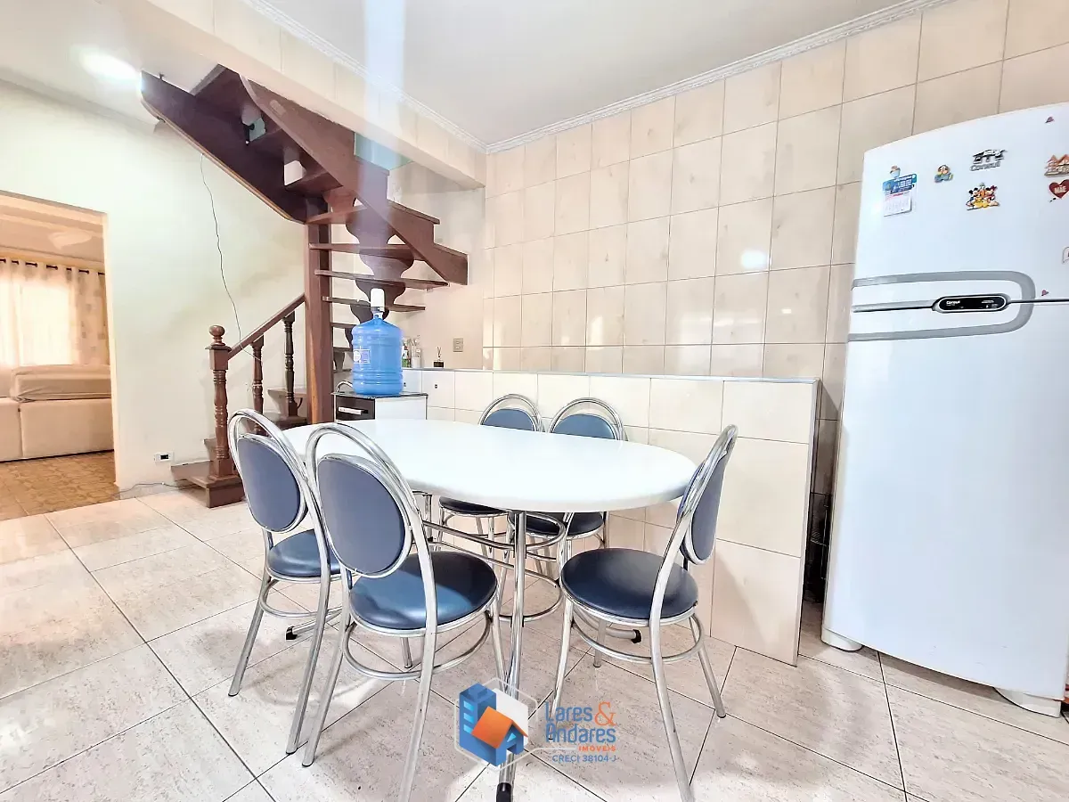 Imagem Sobrado para venda em Jardim Cecy com 2 quartos, 210m²