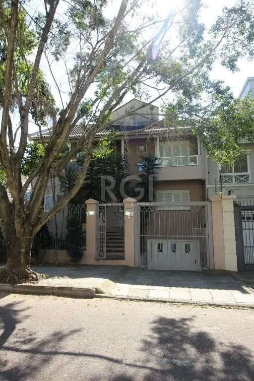 Imagem Casa para comprar com 4 dormitórios, 330m² - Chácara das Pedras - Porto Alegre