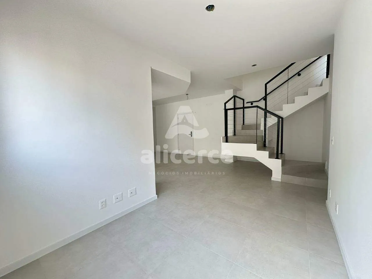 Imagem Apartamento Duplex à venda com 2 quartos 1 suíte, 111,55m² em Canto Florianópolis