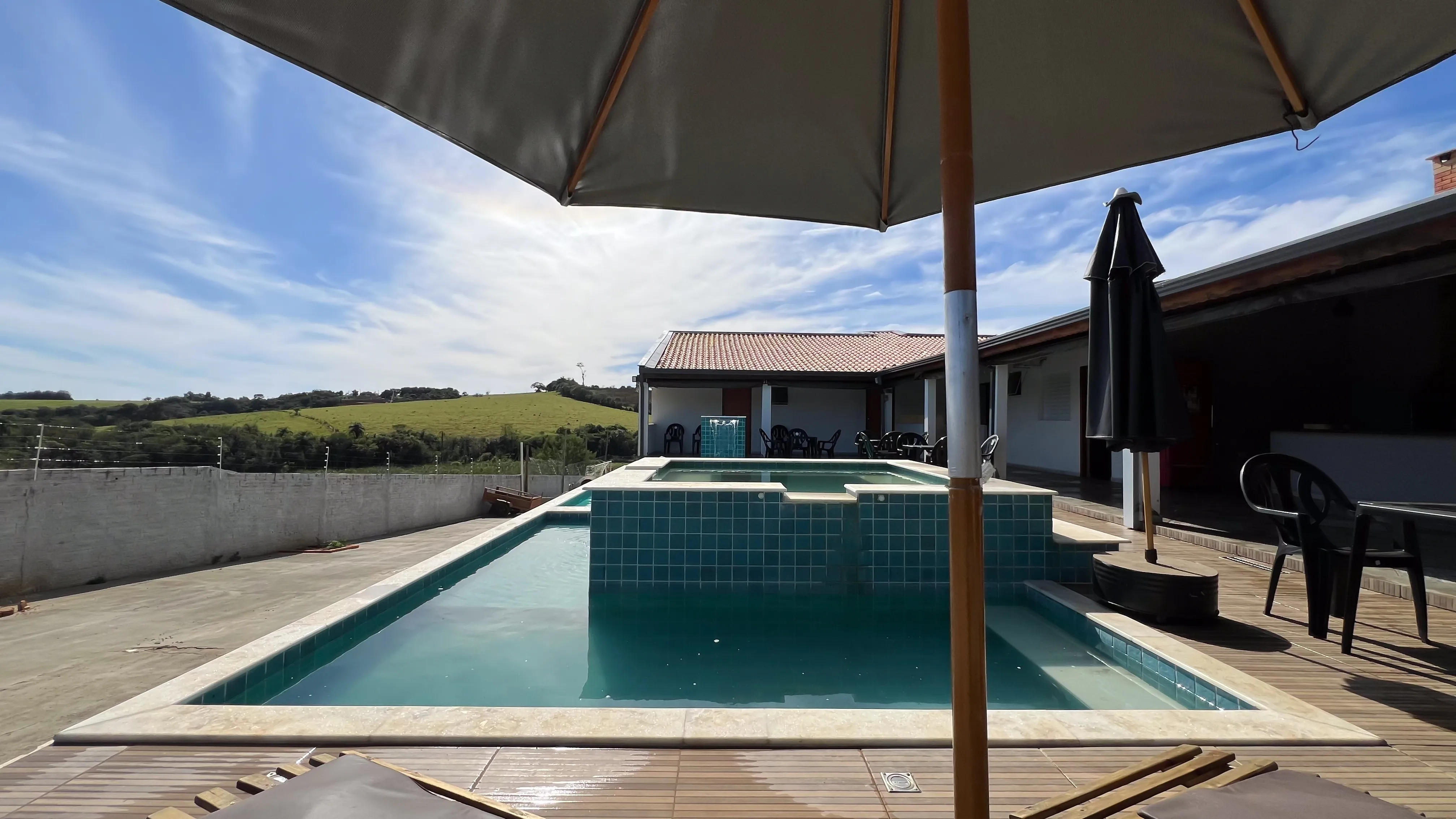 Imagem Chácara em Araçoiaba da Serra com 277,23m² de Área Construída, 7 Dormitórios e Piscina Completa