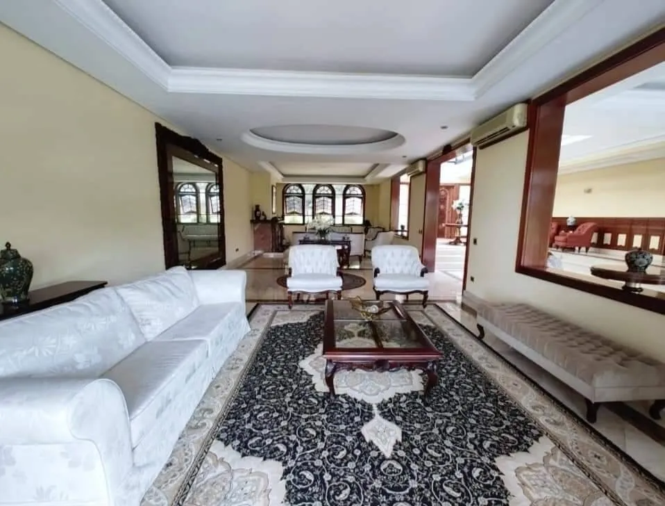 Imagem Imponente Casa à Venda em Tamboré - 5 Suítes, Piscina, Academia e Infraestrutura Completa