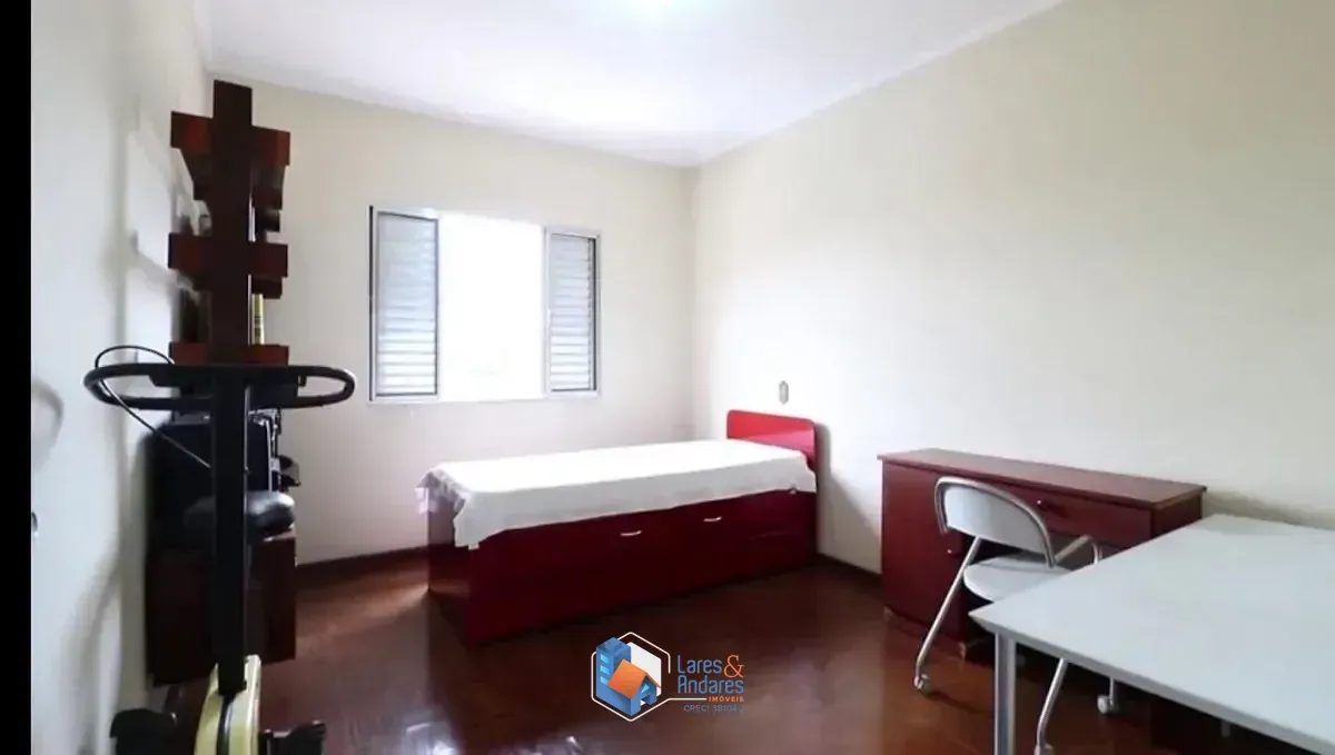 Imagem Casa para venda em Parque Peruche com 4 quartos, sendo 1 suíte, 228m²