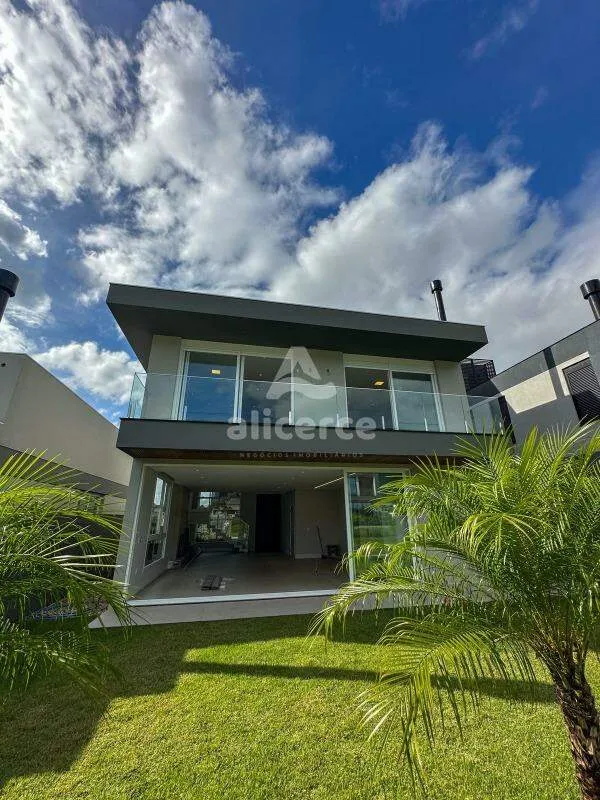 Imagem Casa à venda com 3 quartos 3 suítes, 241m² em Pedra Branca Palhoça