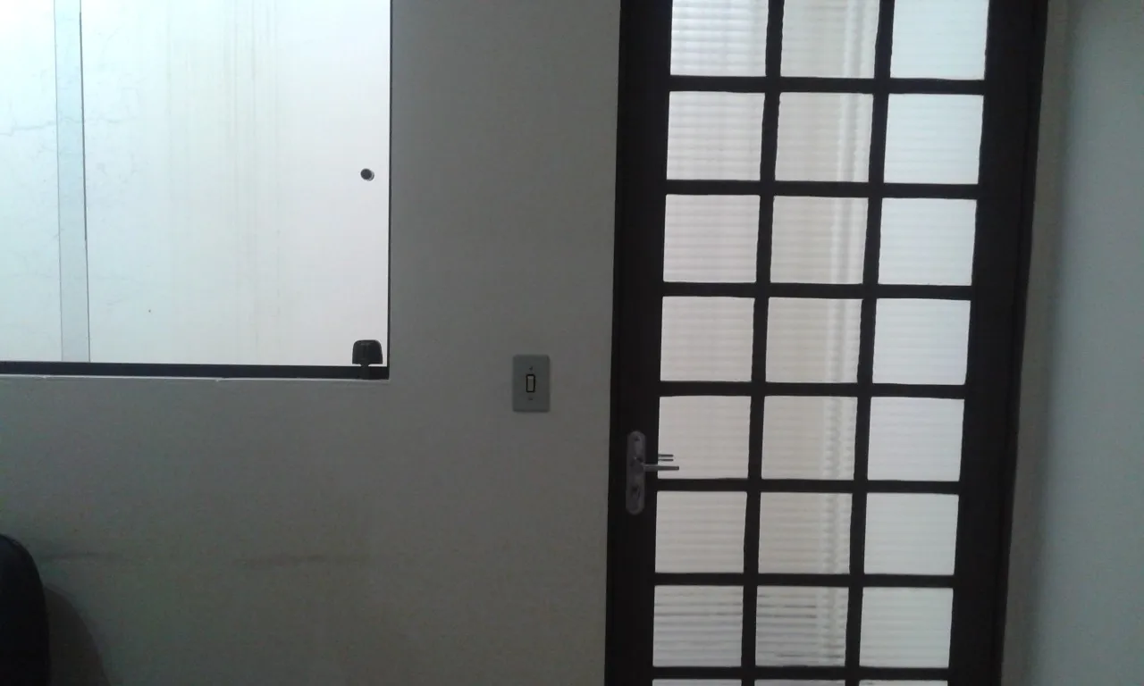 Imagem Aluguel de Sala Comercial de Alto Padrão no Centro de Sorocaba-SP: 1 Sala, 1 Banheiro, 15m² de Área.