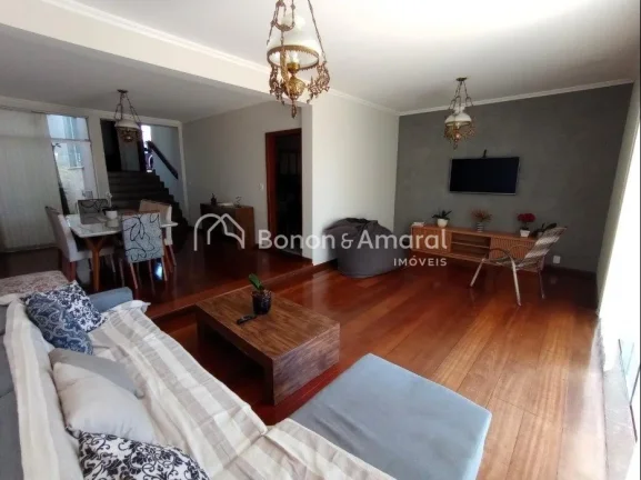 Imagem Essa casa estilo sobrado, localizada no bairro Vila Brandina! Com uma localização privilegiada, pr...