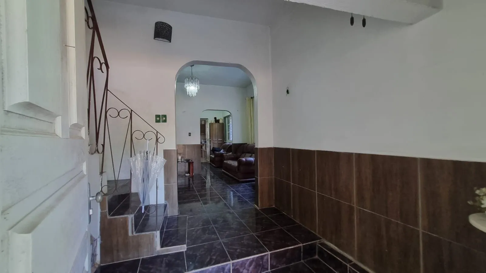 Imagem Casa Residencial de 2 pisos com 3 dormitórios , 2 banheiros + 1anexo com 2 aptos JKs , construído nos fundos do terreno no bairro Cidade Baixa/Azenha em Porto Alegre/RS.