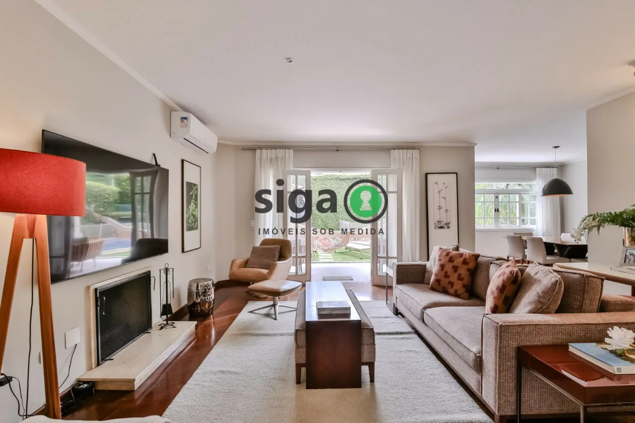 Imagem Casa sofisticada com 5 quartos, piscina privativa e sótão versátil!