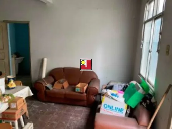 Imagem Vendo casa em Olaria, ótima rua, excelente ponto, preço baixinho, 210m² de terreno e 117m² construídos, piso cerâmica, comércio próximo .
