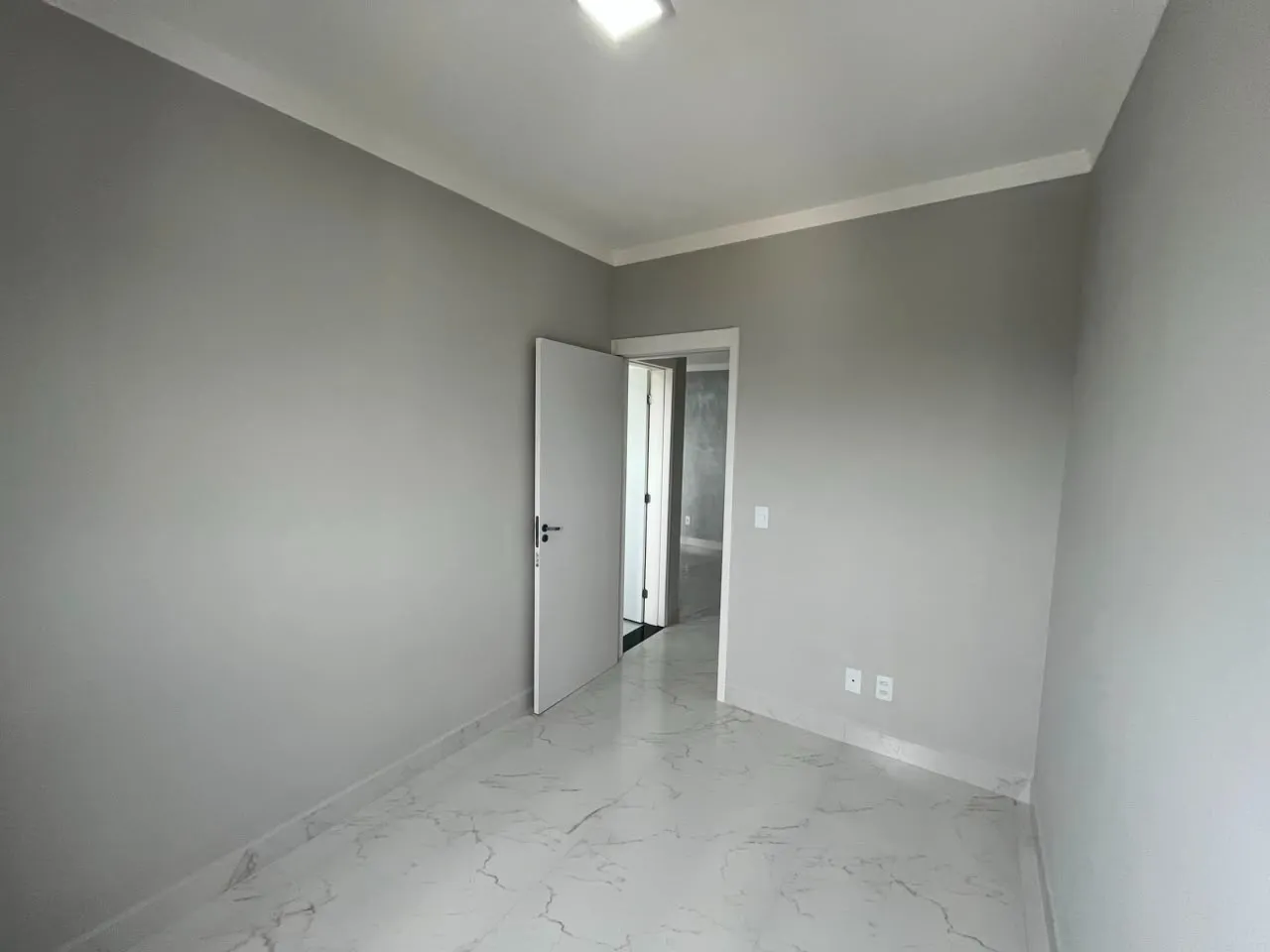 Imagem Apartamento à venda no Mirante Ipanema, Caguassu, com 46m², 2 quartos, varanda, andar alto, piscina e lazer completo. Aceita financiamento e FGTS.