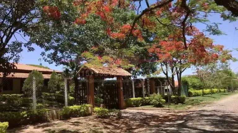 Imagem Chácara com terreno de 2.500m2 e com área construída de 540m2, com duas casas (sede e hóspedes),...