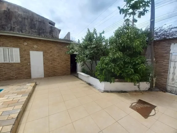 Imagem Casa Térrea com 2 Piscina em Bairro Residencial - Peruíbe
