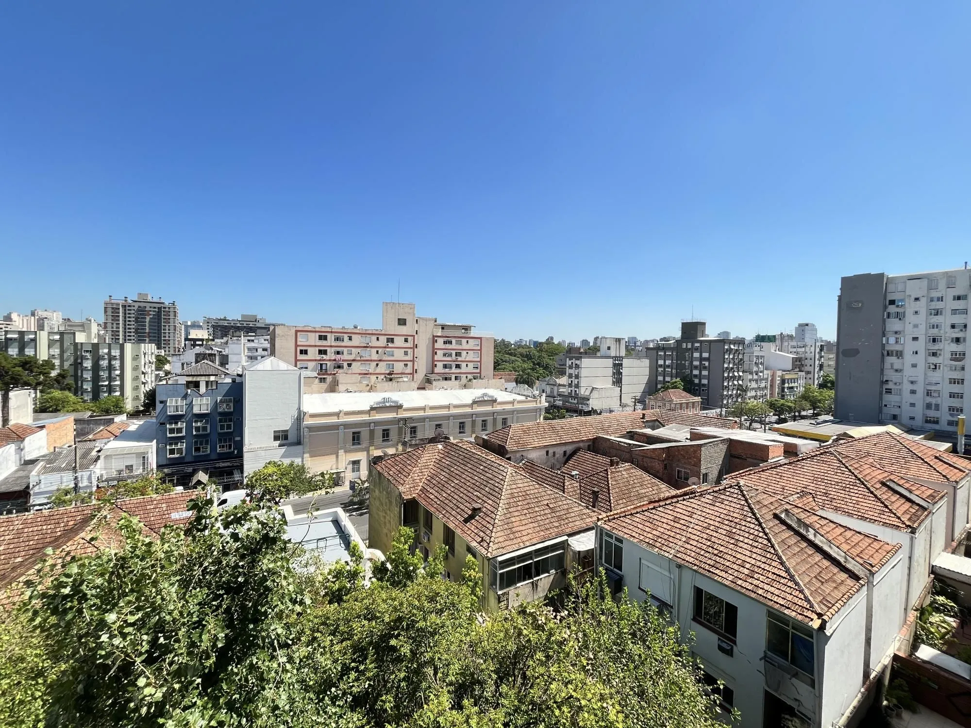 Imagem Apartamento de 2 quartos e 1 vaga de garagem no bairro Farroupilha em POA