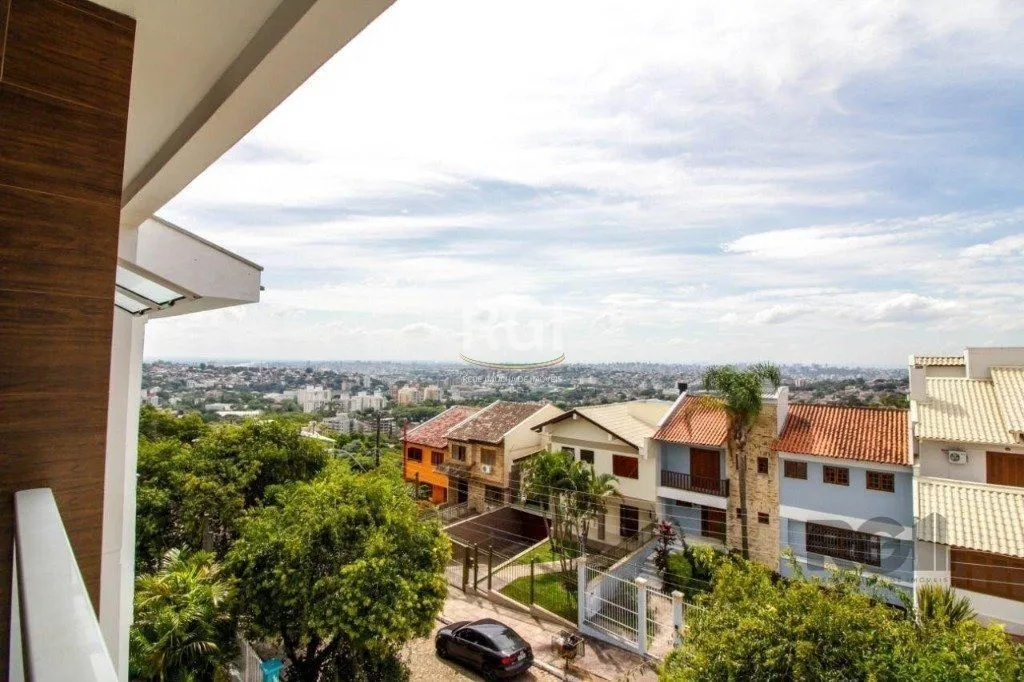 Imagem Casa para Venda - 300m², 3 dormitórios, sendo 1 suites, 4 vagas - Teresópolis