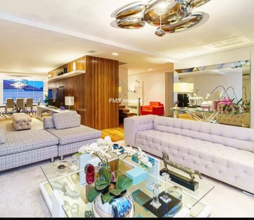 Imagem Imperdível oportunidade de adquirir uma casa no Pacaembu, São Paulo-SP, com 3 quartos, 3 suítes, 3 salas, 5 vagas de garagem e 380m².