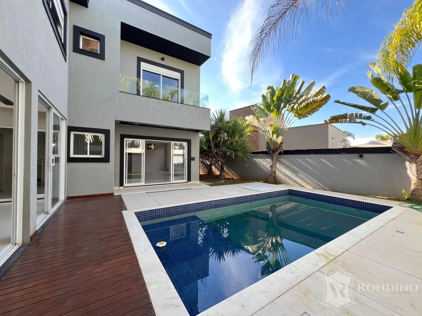 Imagem Casa no Alphaville Nova Esplanada com 4 Suítes e Piscina