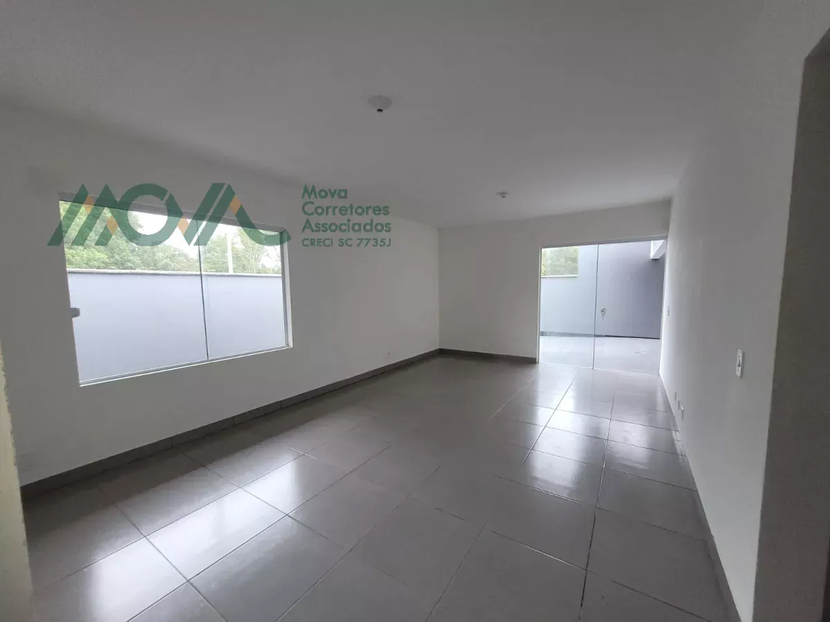 Imagem Casa de esquina, localizada no Balneário Farol do Itapoá II, com área construída de aproximadame...
