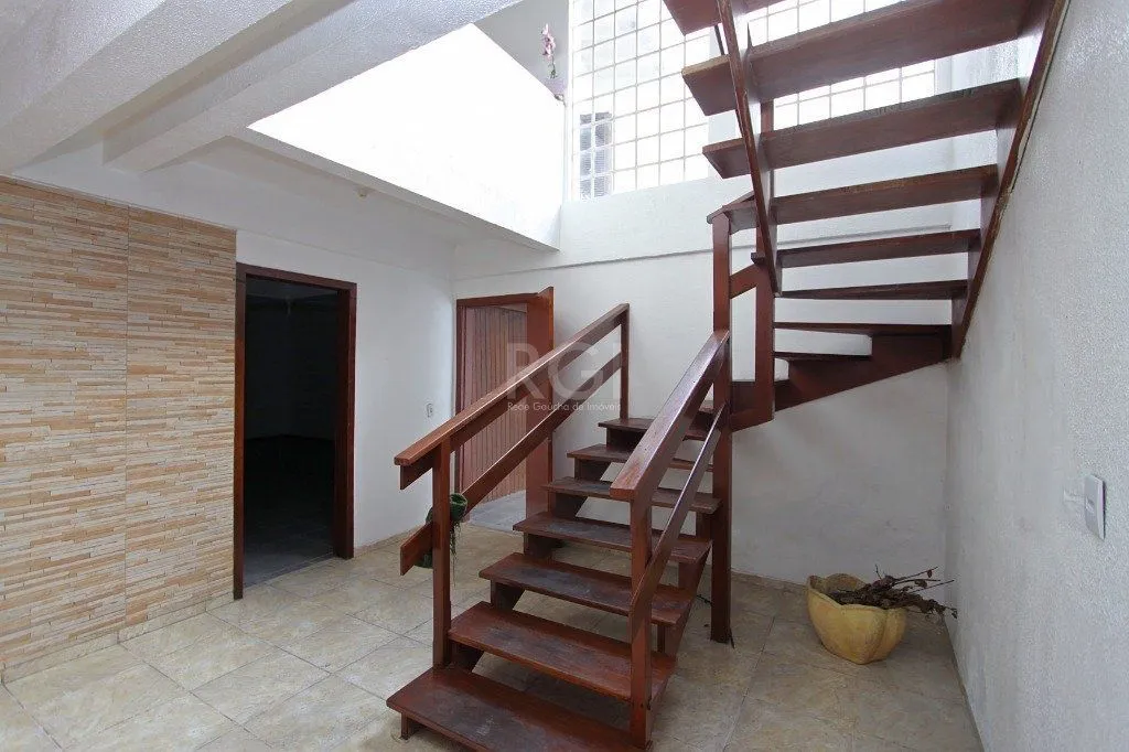 Imagem Casa para Locação/Aluguel - 240m², 4 dormitórios, 6 vagas - Nonoai