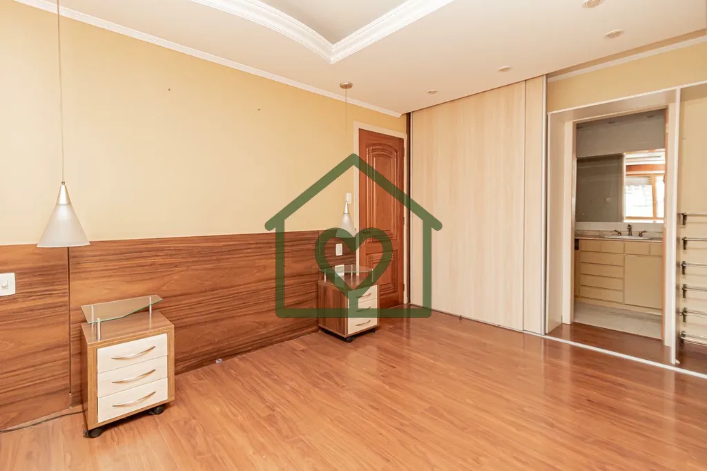 Imagem Na Av. Alegrete, n. 126, no bairro Petrópolis, Apartamento de 03 dormitórios, semi mobiliado com 0...