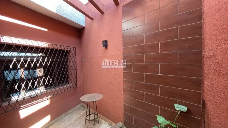Imagem Casa com 3 dormitórios e suíte no bairro Fabrício em Uberaba