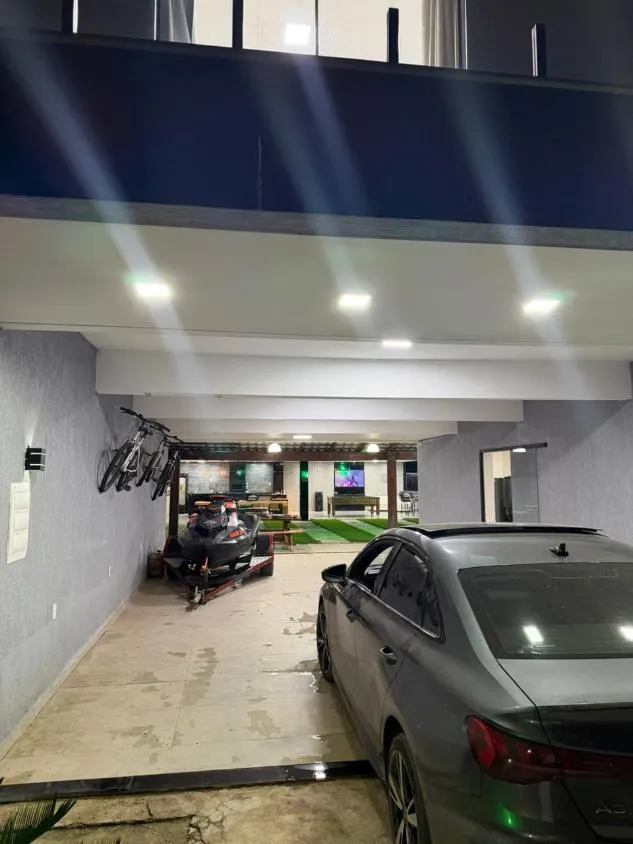 Imagem CASA DE LUXO À VENDA EM CONTAGEM/MG , Área de 915 m²