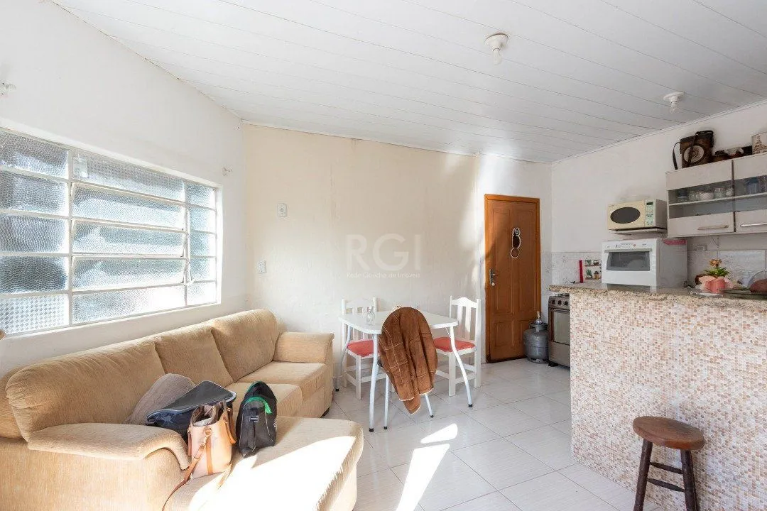 Imagem Casa para Venda - 240m², 6 dormitórios, sendo 3 suites, 2 vagas - Glória