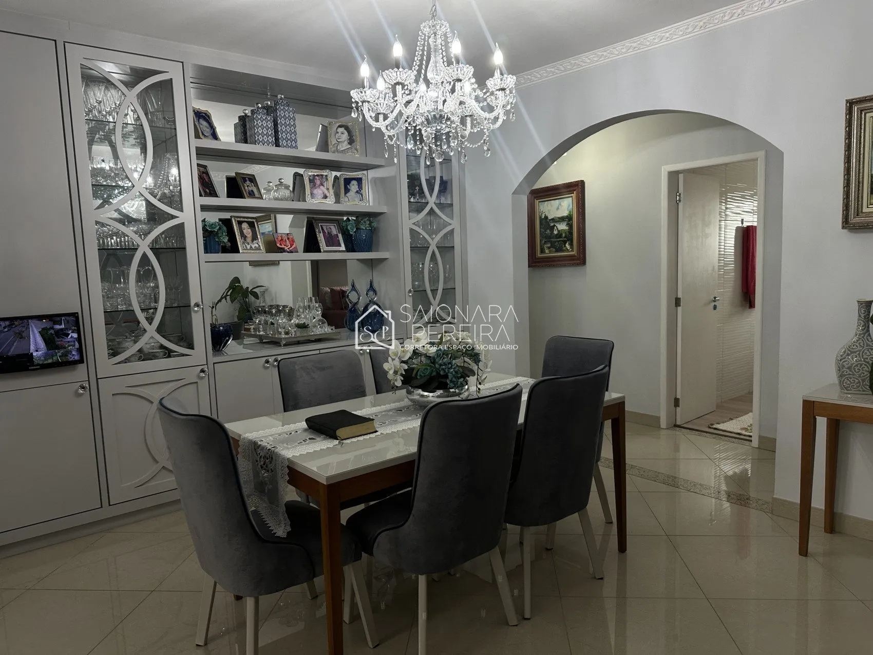 Imagem Casa com 4 dormitórios / permuta por apartamento no KOBRASOL E CAMPINAS - Me chame e saiba mais.