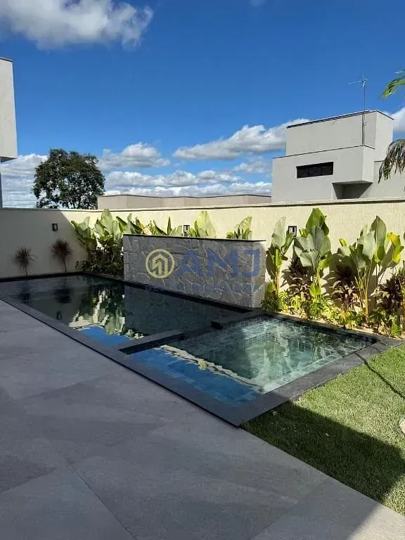 Imagem SOBRADO DE ALTO PADRÃO COM ELEVADOR PRIVATIVO, 4 SUÍTES E PISCINA AQUECIDA - PORTAL DO SOL GARDEN