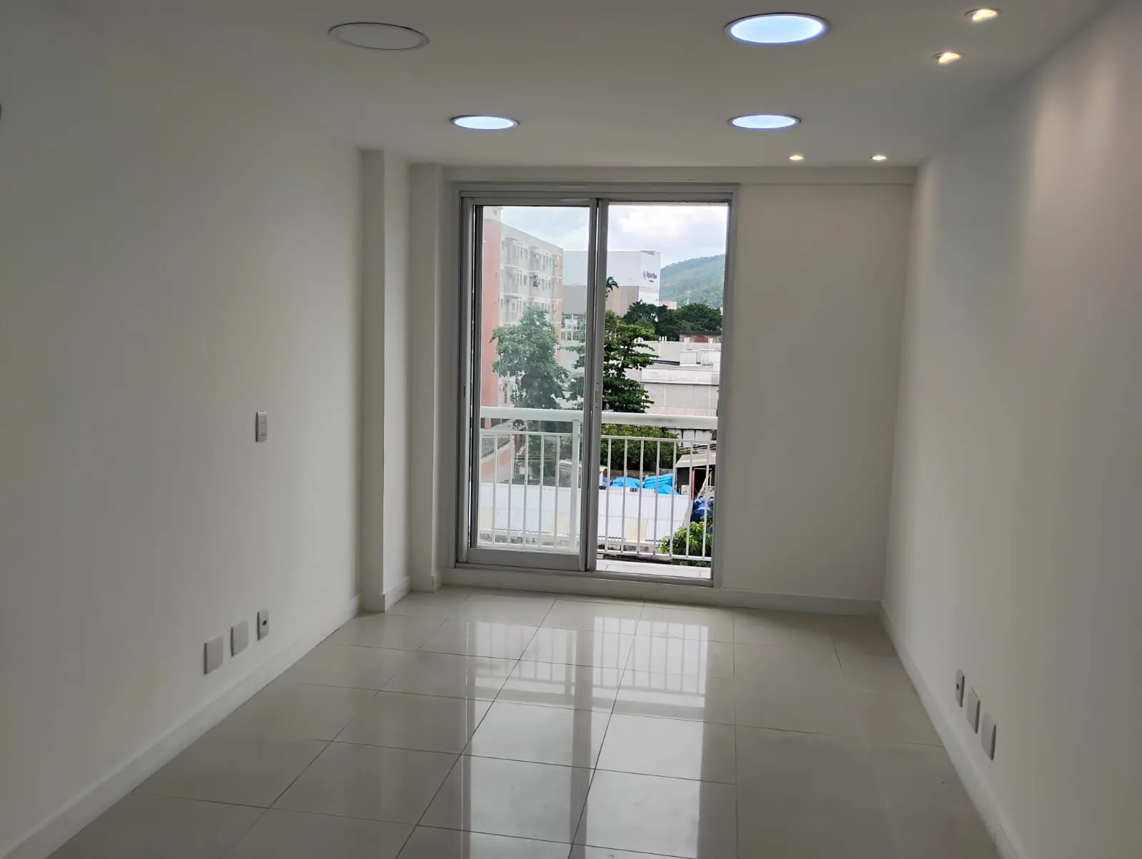 Imagem Sala comercial à venda no bairro Taquara em Rio de Janeiro/RJ