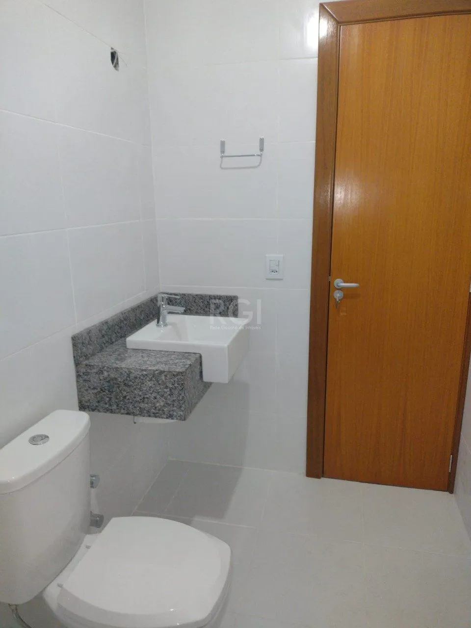 Imagem Casa para Venda - 122.96m², 3 dormitórios, sendo 1 suites, 2 vagas - Guarujá