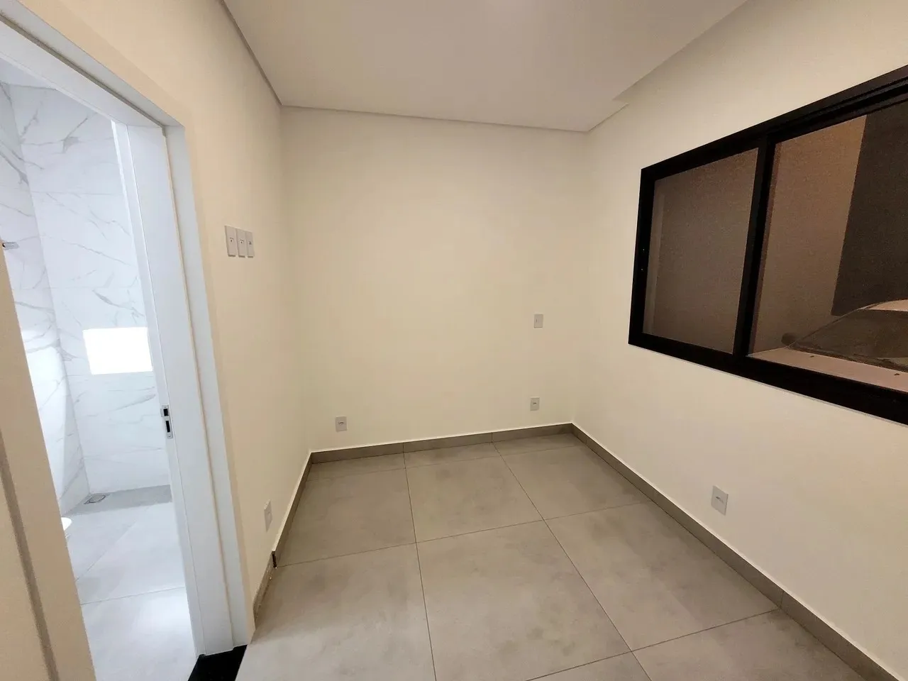 Imagem Casa em Condomínio de Luxo com 3 Suítes em Cajuru do Sul, Sorocaba-SP: 122m², 3 Quartos, 1 Sala e 2 Vagas de Garagem!