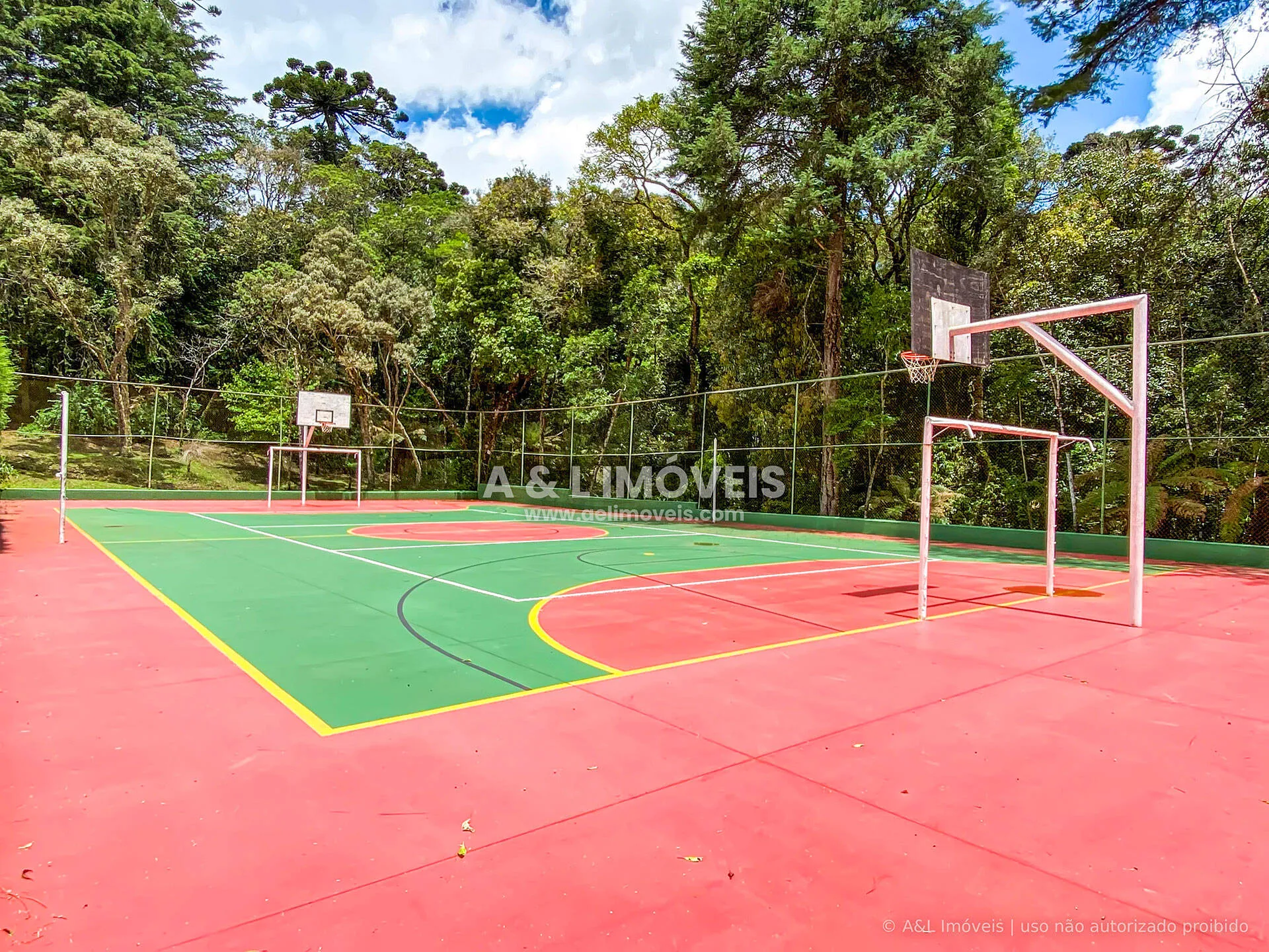 Imagem Apartamento Campos do Jordão | Térreo, Jardim, 3 Dorms. e Lareira