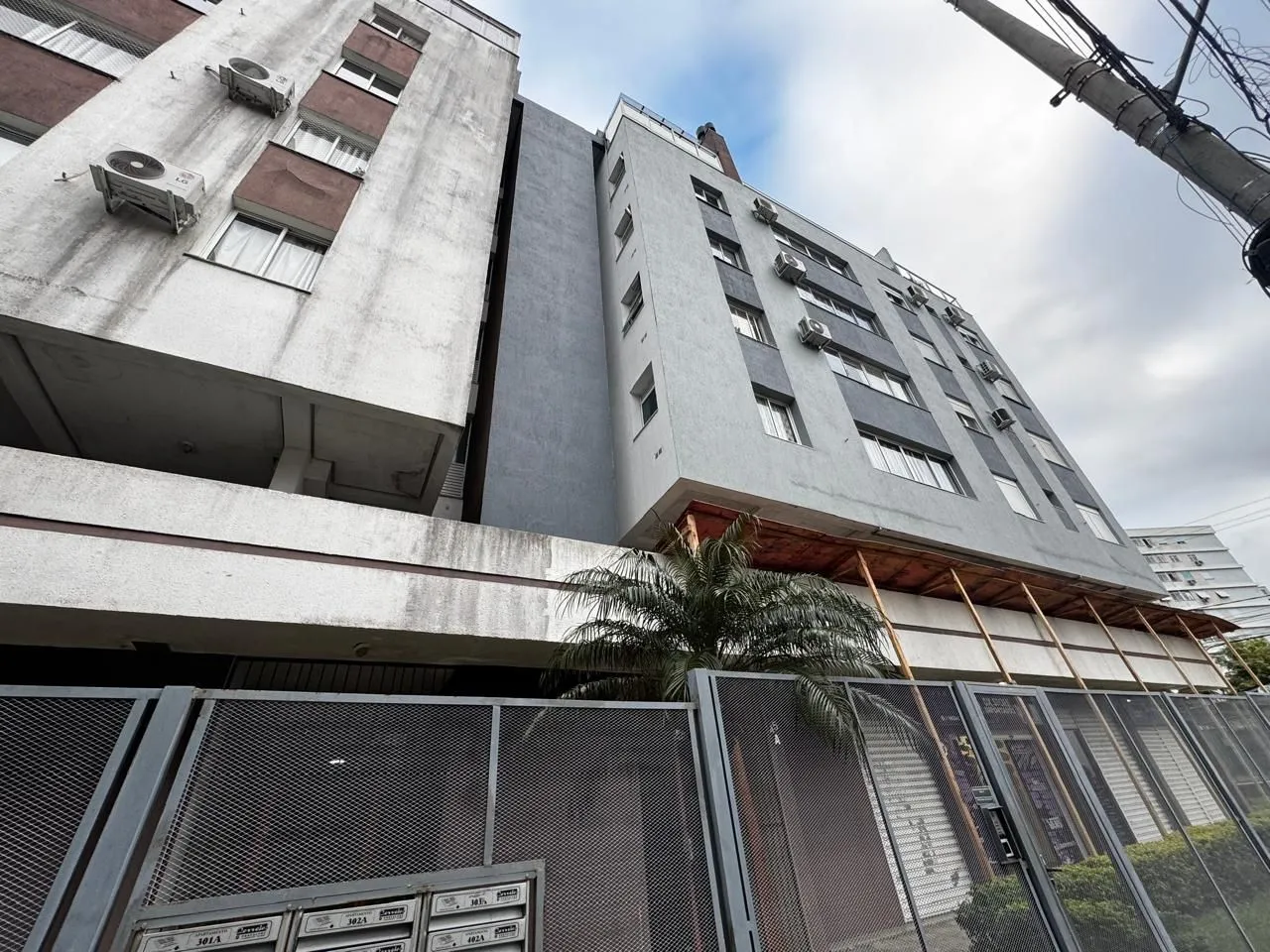 Imagem Apartamento semimobiliado à venda no bairro Santana, Porto Alegre