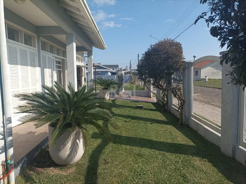 Imagem Casa para Venda 3 dormitórios 2 vagas - Capão Novo