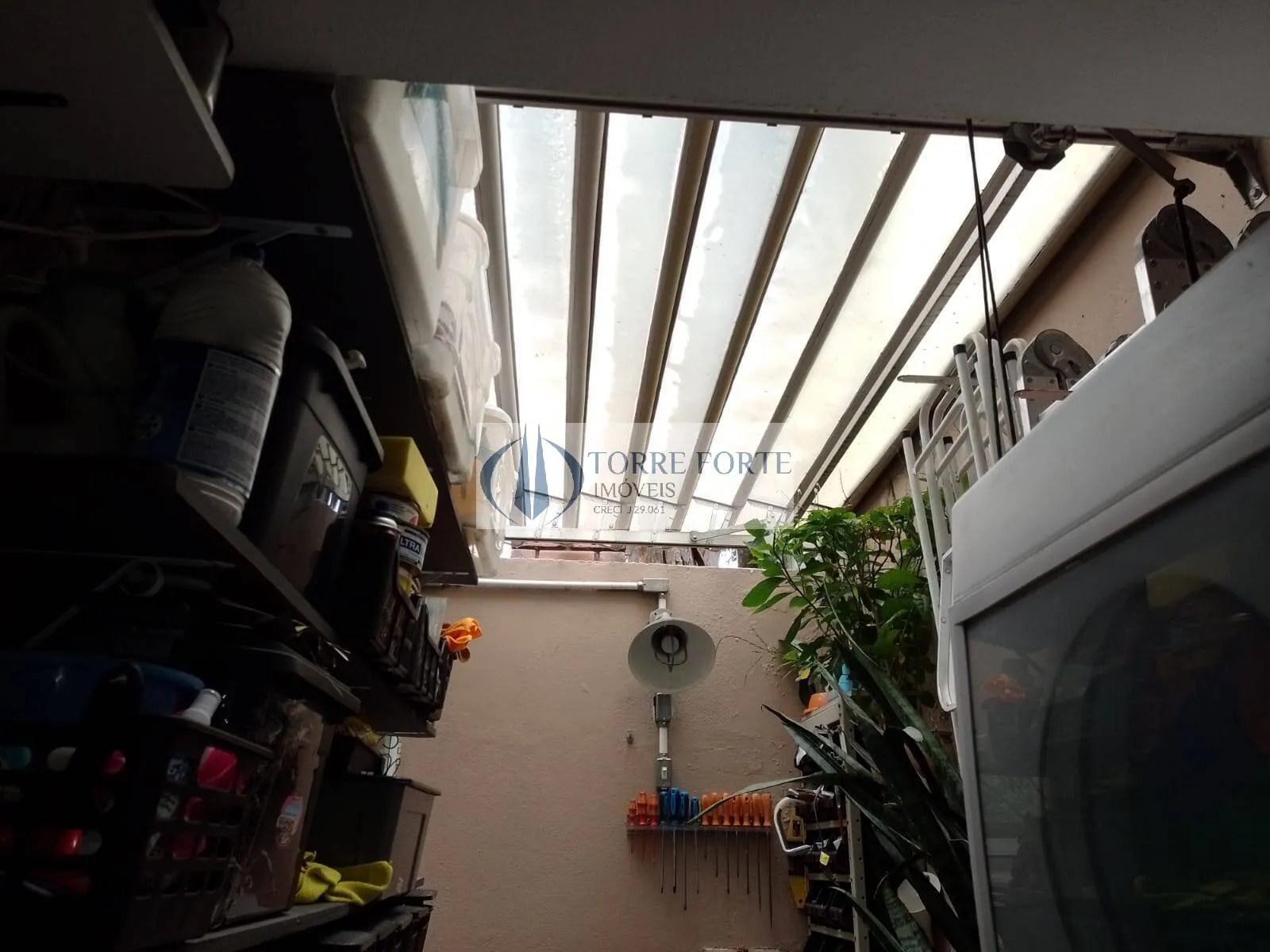 Imagem linda casa 3 dormitórios, com 2 vagas em ótima localização