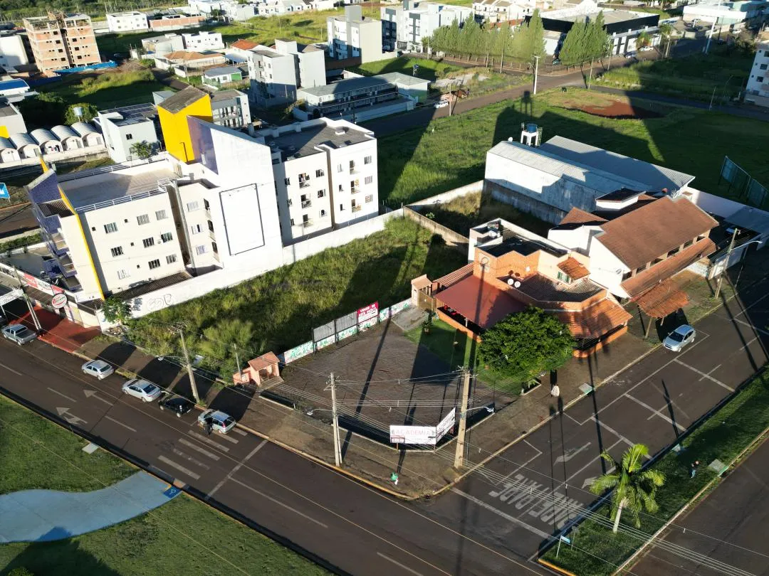 Imagem Terreno de esquina com sala comercial e apartamento, Bairro Fag, Cascavel - Venda
