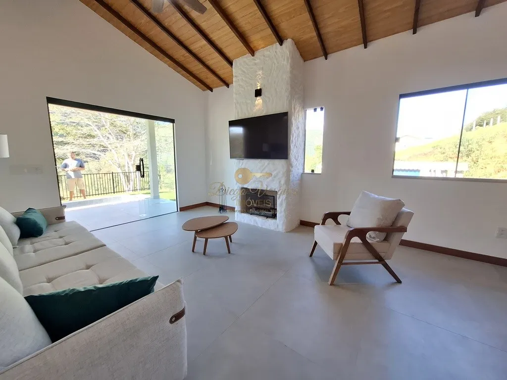 Imagem Casa em Condomínio para Venda em Teresópolis / RJ no bairro Vale Alpino