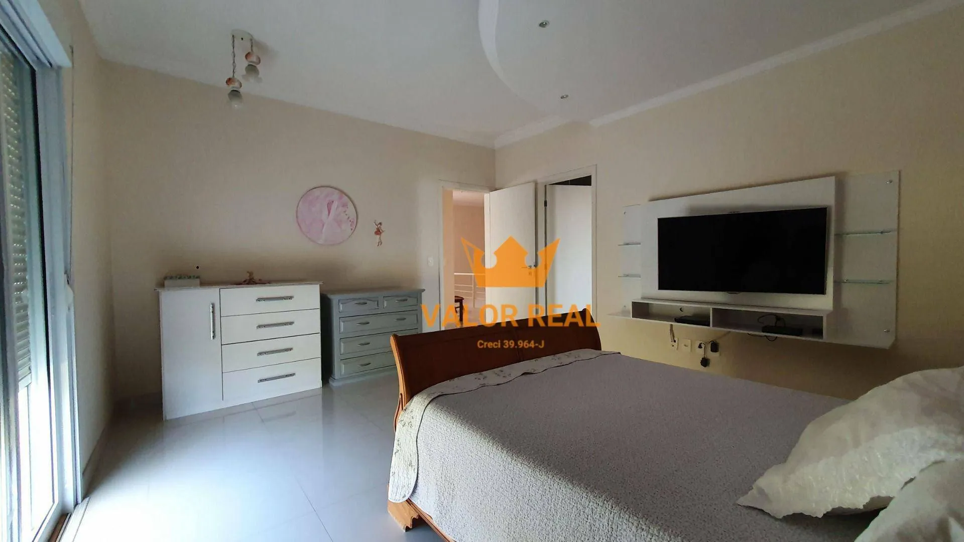 Imagem Casa Condominio na Malota Super oferta - 394 m2 AC, 5 dorm, Escrit. 10 vagas.