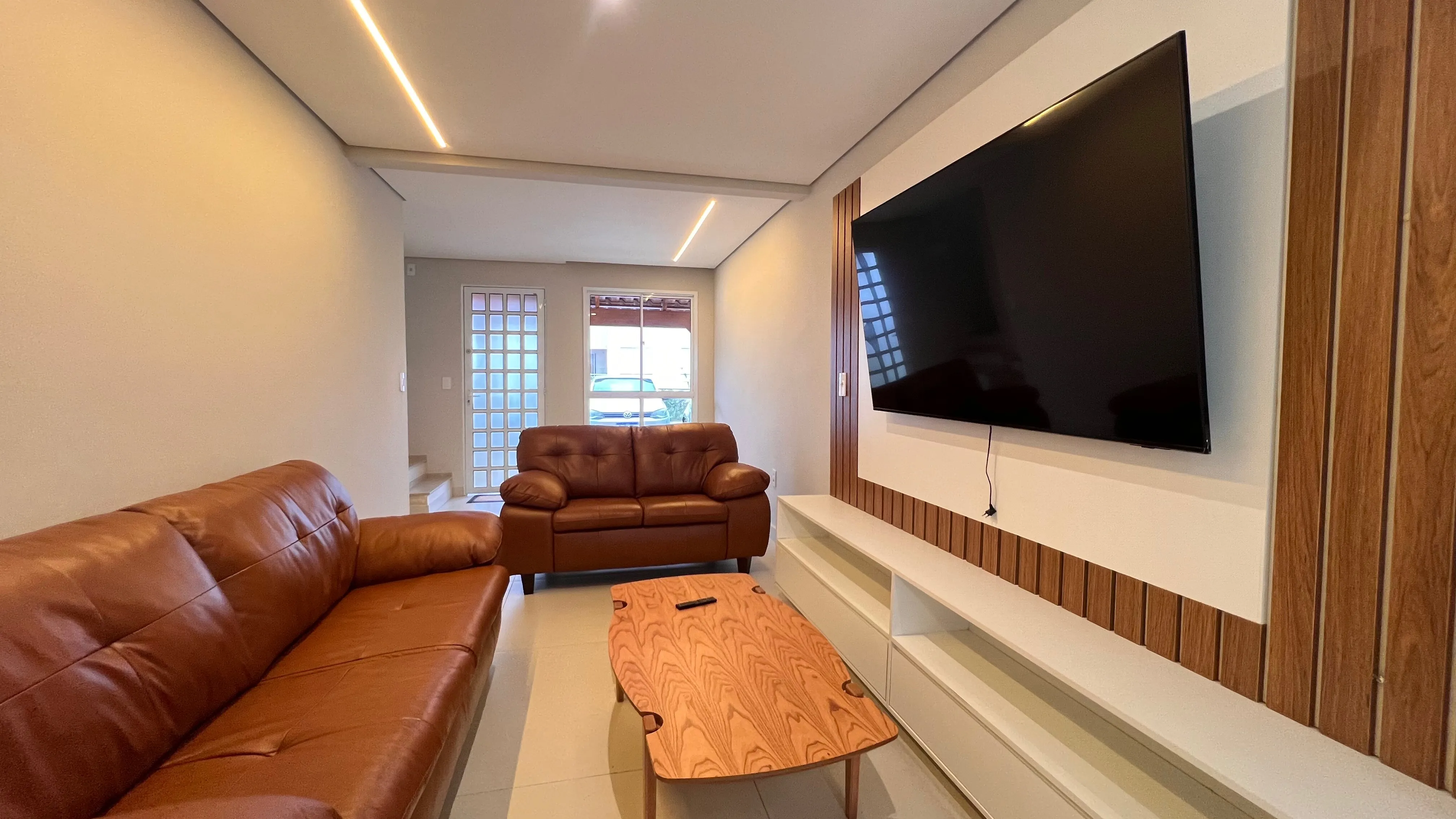 Imagem Casa Ampliada com Planejados, Ar-Condicionado e Eletrodomésticos Inclusos no Villa Flora, Condomínio Gerânios