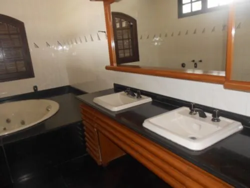 Imagem Mansão com 05 Quartos no Bairro Partenon