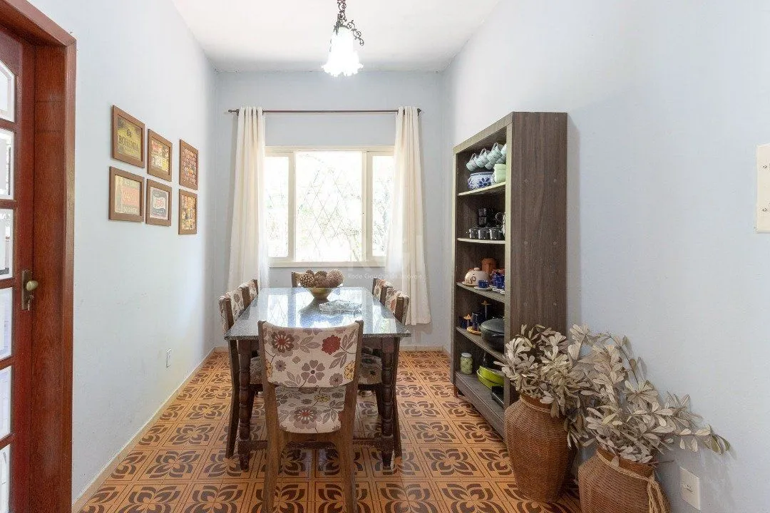 Imagem Casa para Venda - 250m², 3 dormitórios, sendo 1 suites, 3 vagas - Tristeza